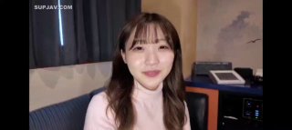 OL风衬衣皮短裙坐在高凳子上 蹲着吃屌自摸[MP4/831MB]